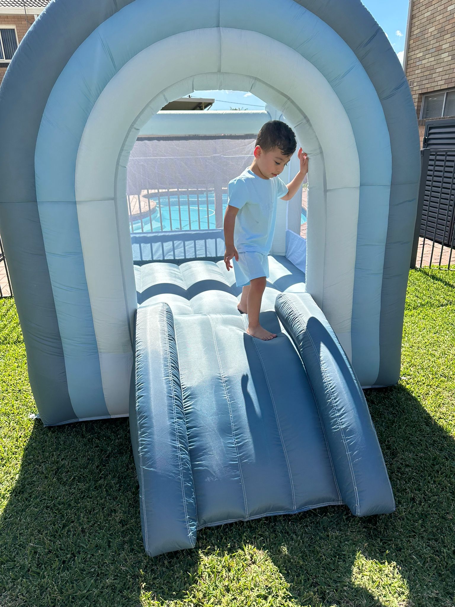 Children having fun inside the Arch-O-Rama indoor jumping castle – safe play for toddlers